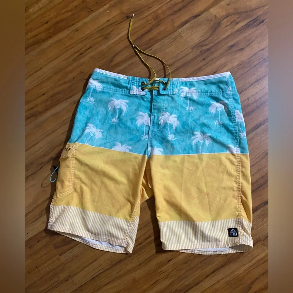 Reef Men's Palm Tree Printed Surfing Boardshorts/Swim Trunks Size Medium